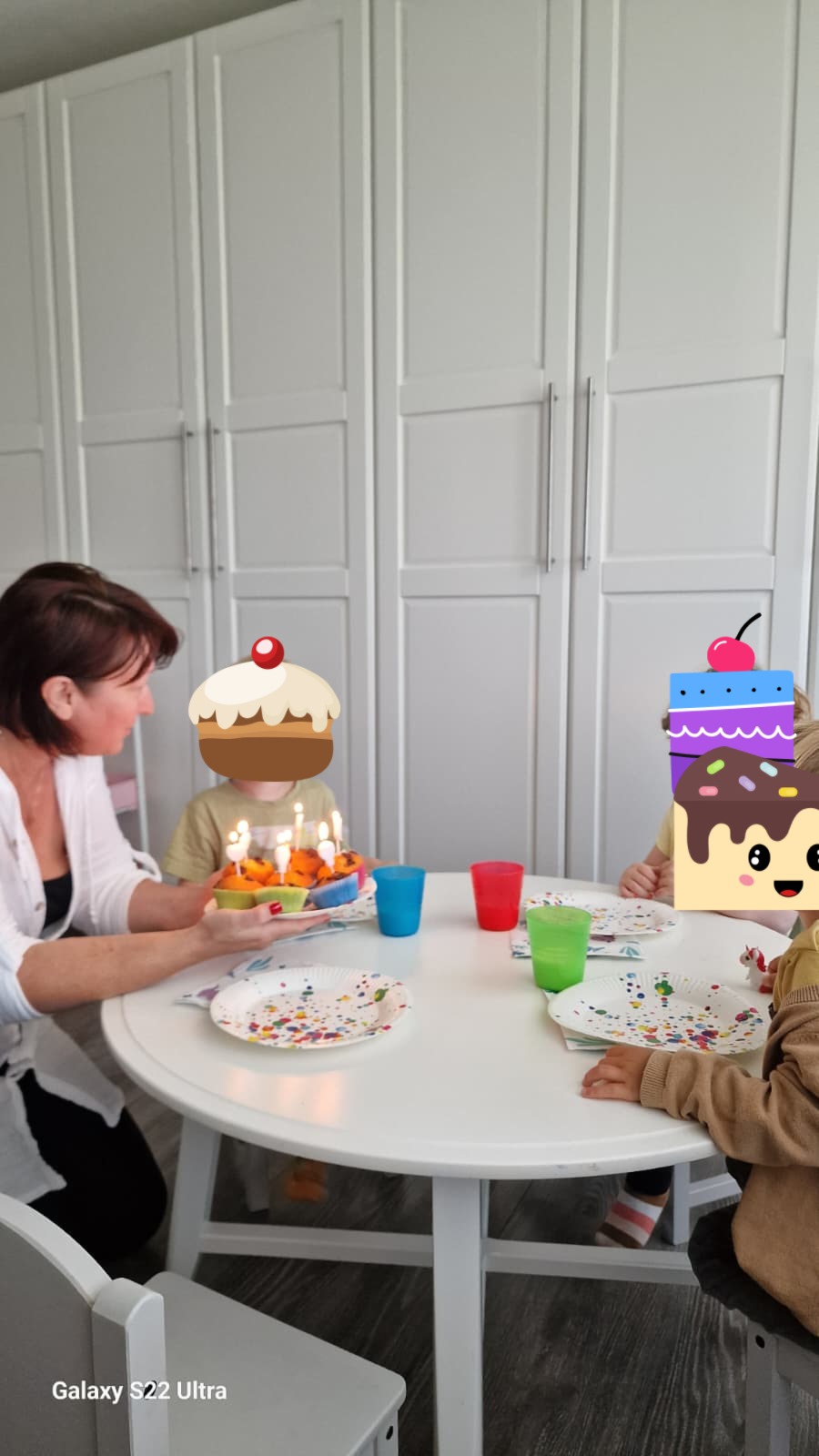 Feier in der Kindertagespflege mit der Tagesmutter und den Kindern